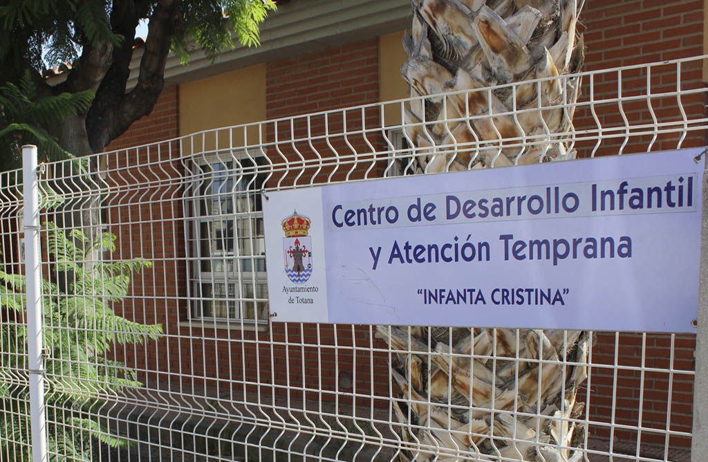 Ayuntamiento e IMAS suscriben un convenio para el mantenimiento de programas en el Centro de Atencin Temprana.